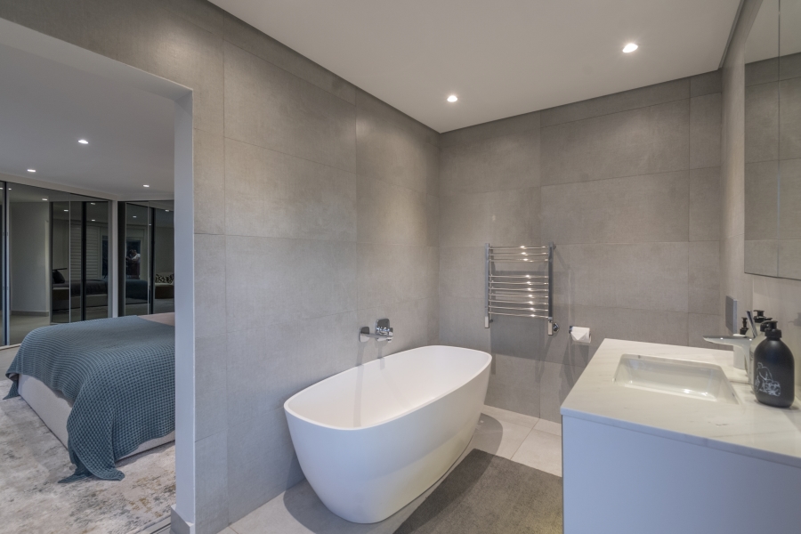 To Let 4 Bedroom Property for Rent in Llandudno Western Cape